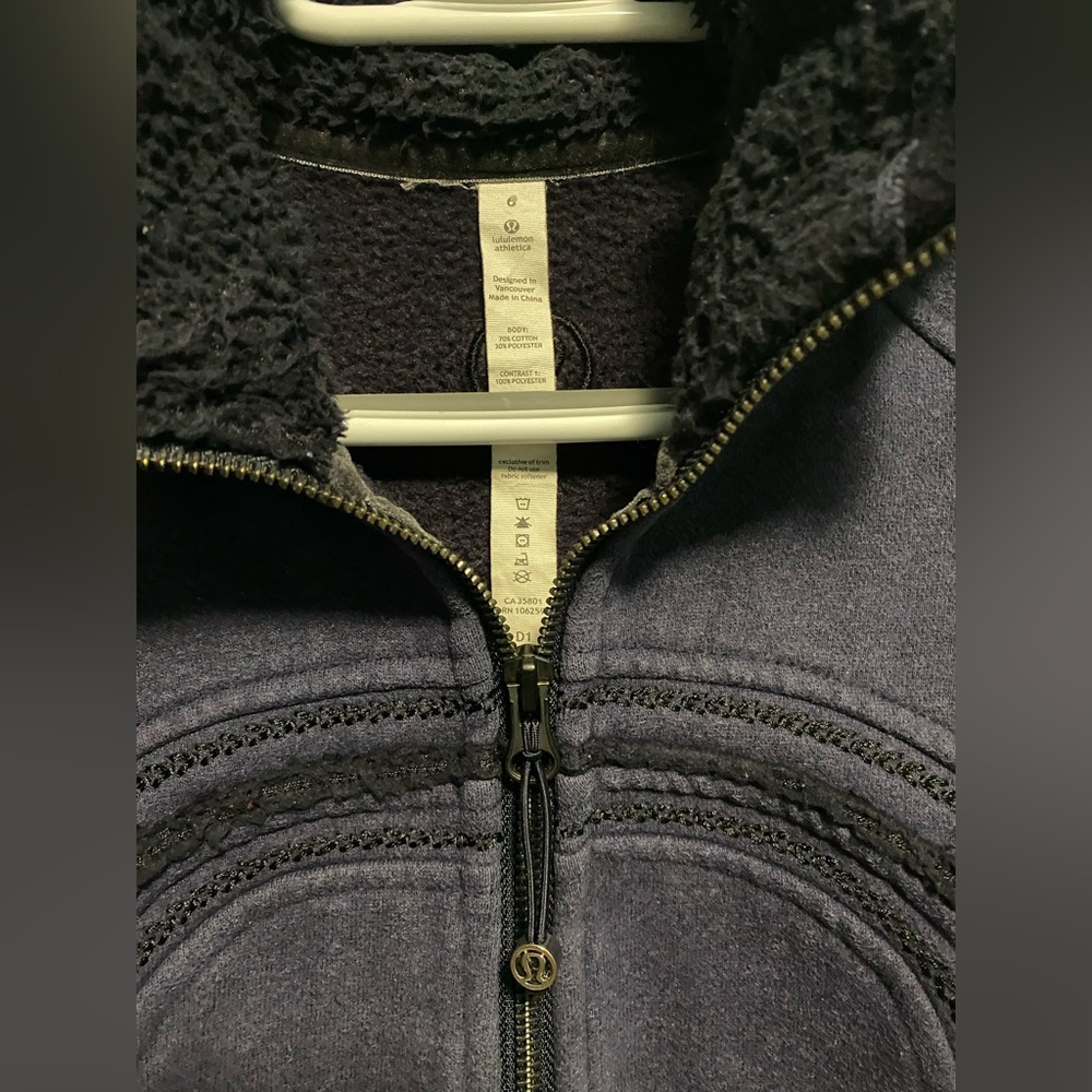 Lululemon cuddle up Jacket - Picture 3 of 3